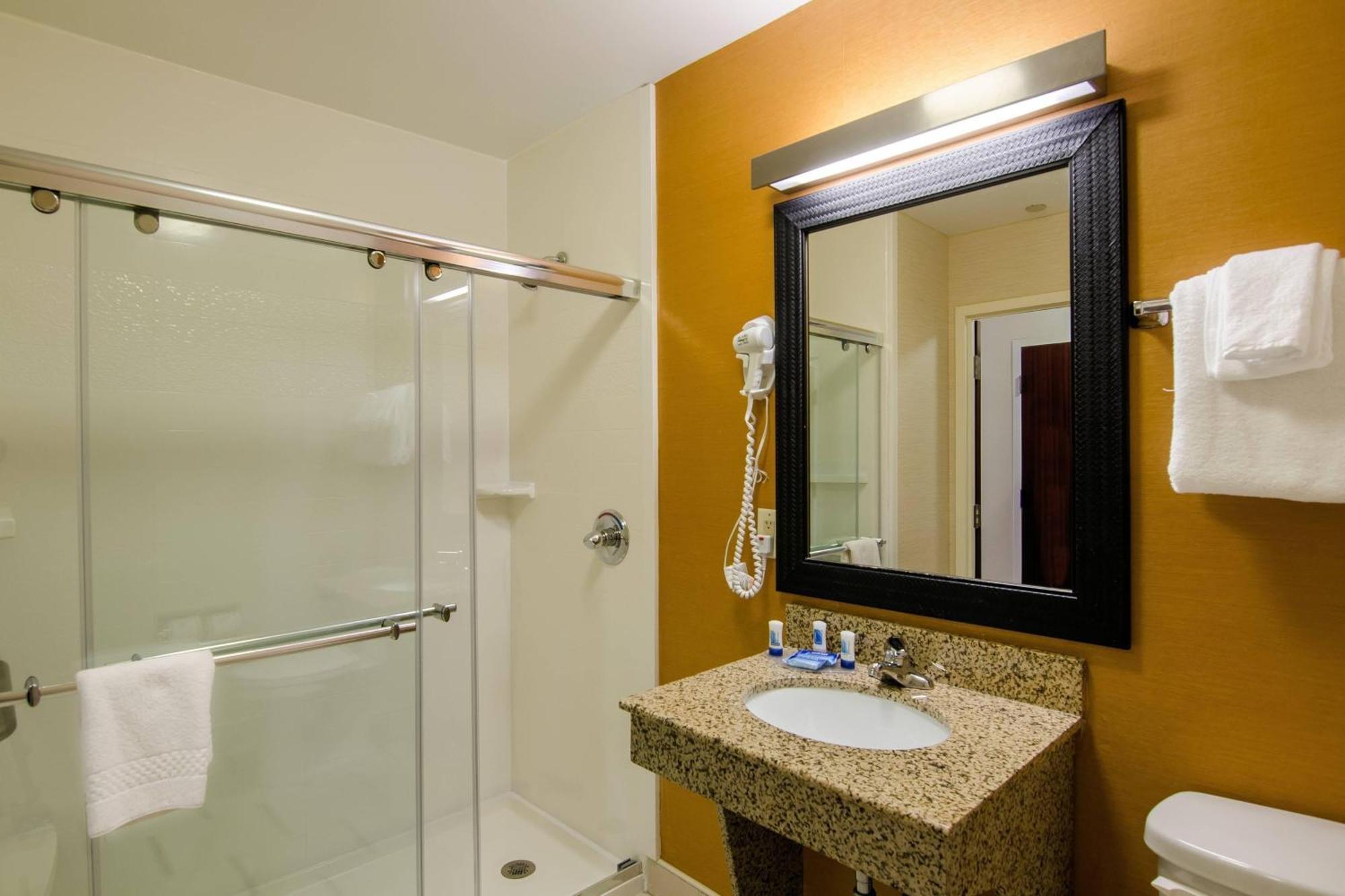 Fairfield Inn And Suites By Marriott Potomac Mills Вудбридж Экстерьер фото