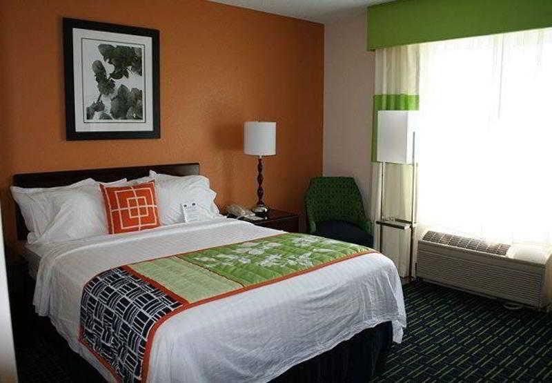 Fairfield Inn And Suites By Marriott Potomac Mills Вудбридж Экстерьер фото