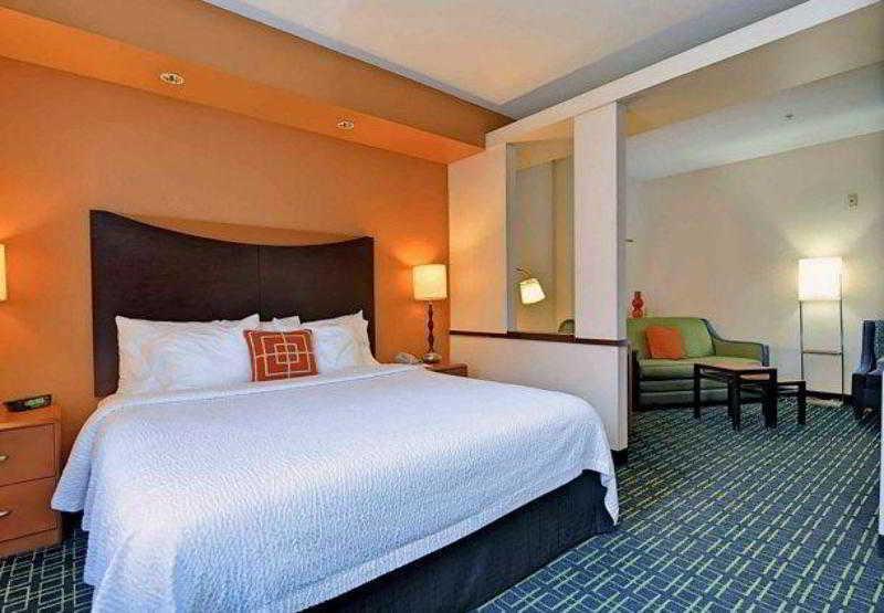 Fairfield Inn And Suites By Marriott Potomac Mills Вудбридж Экстерьер фото